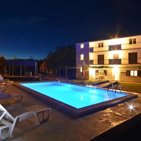 Villa Kuca Silvano Celine